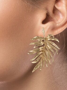 NWT. Zara Golden Plated Earrings with a Leaf Pattern.